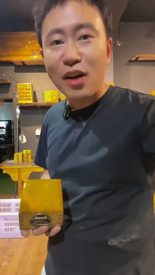金丝楠木制品10*10*6盒子一个
