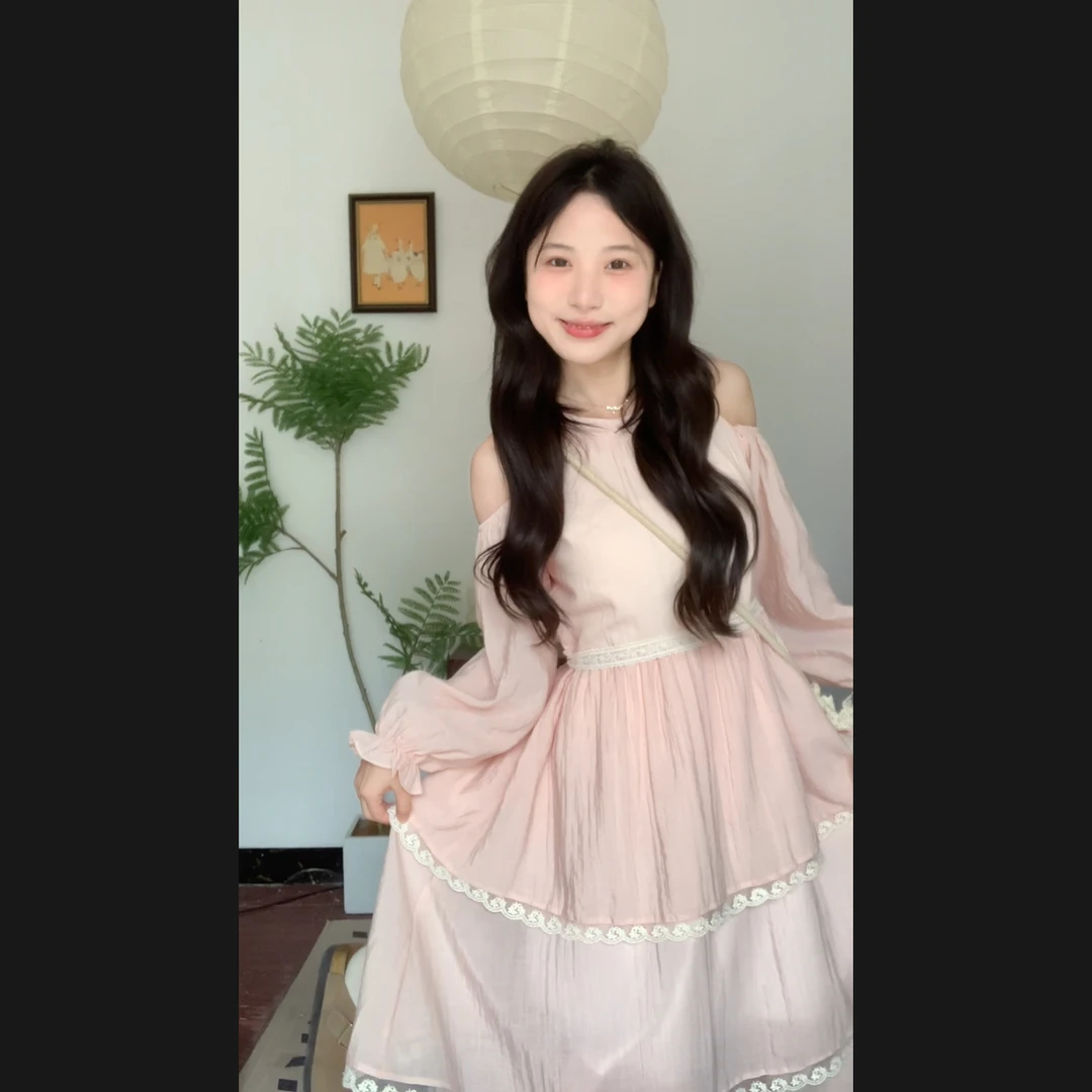 03.25【蔡蔡自制】樱花  春季新款温柔层次挂脖露肩连衣裙肌理感