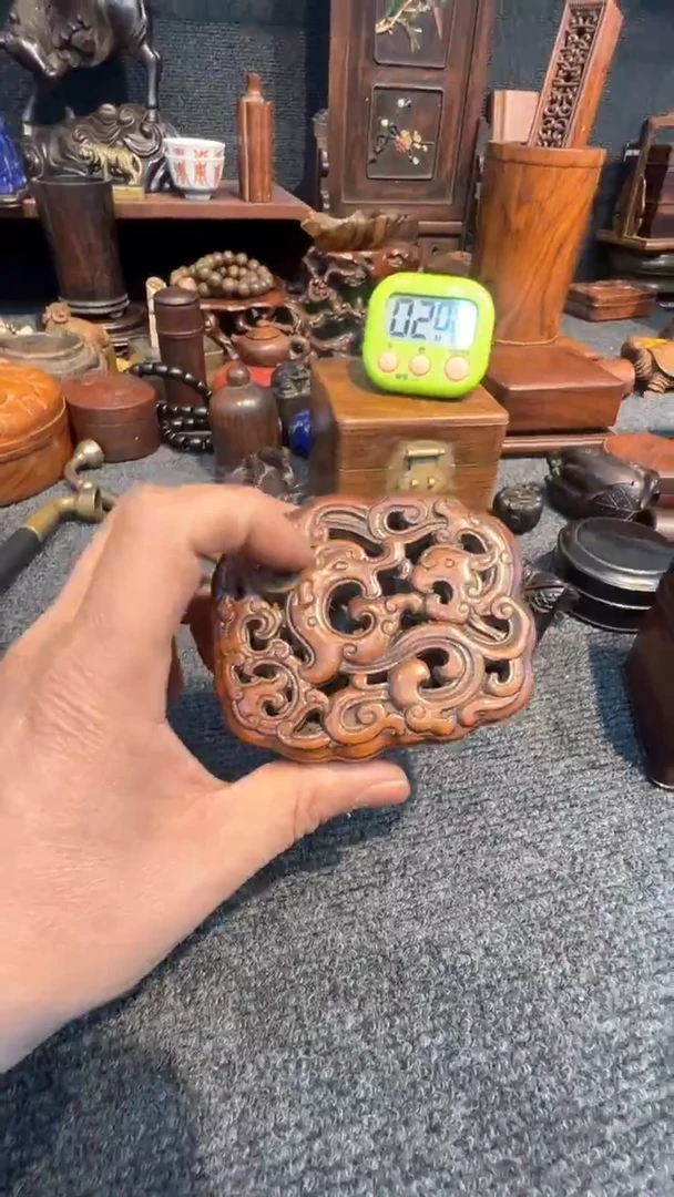 【闪购商品】贡木透雕香盒非常漂亮