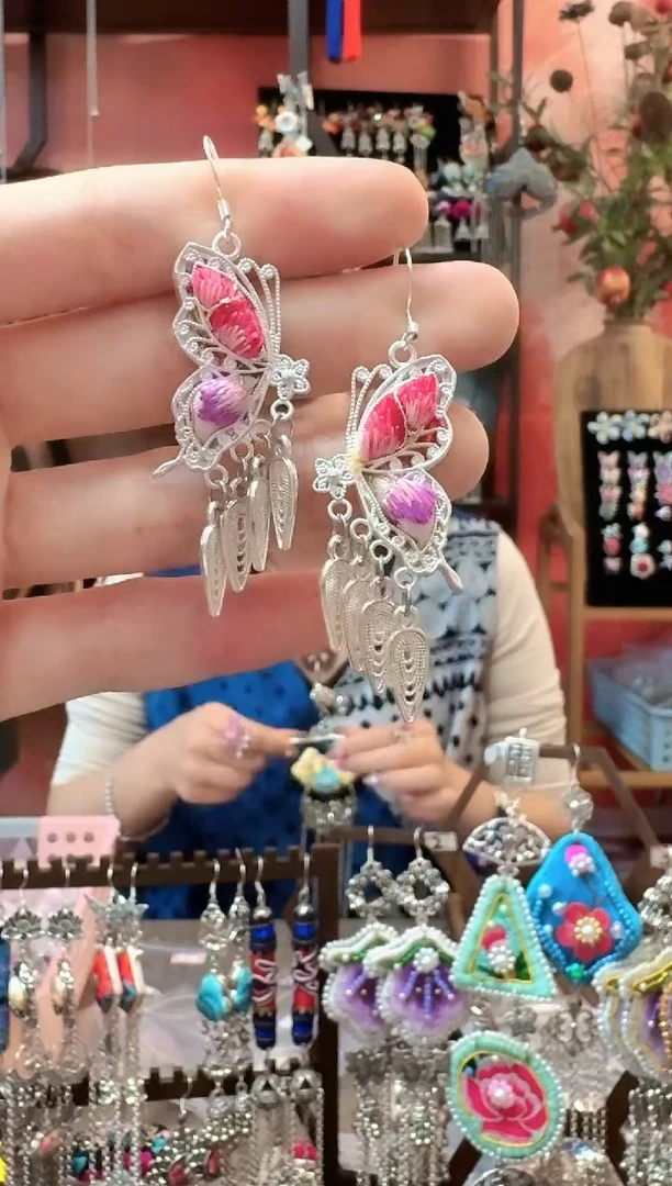 织绣云织谣民族风精美饰品  151