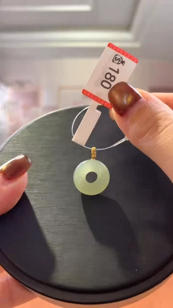 18K金镶嵌和田玉挂件冰晴水金镶扣子