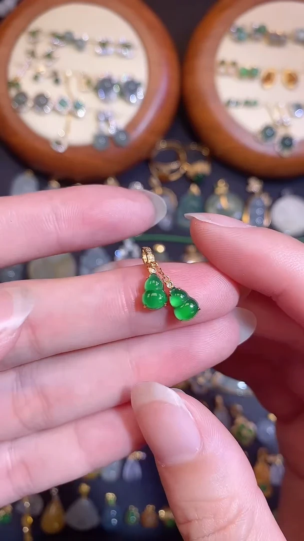 翡翠18K金镶嵌颈饰天然A货翡翠