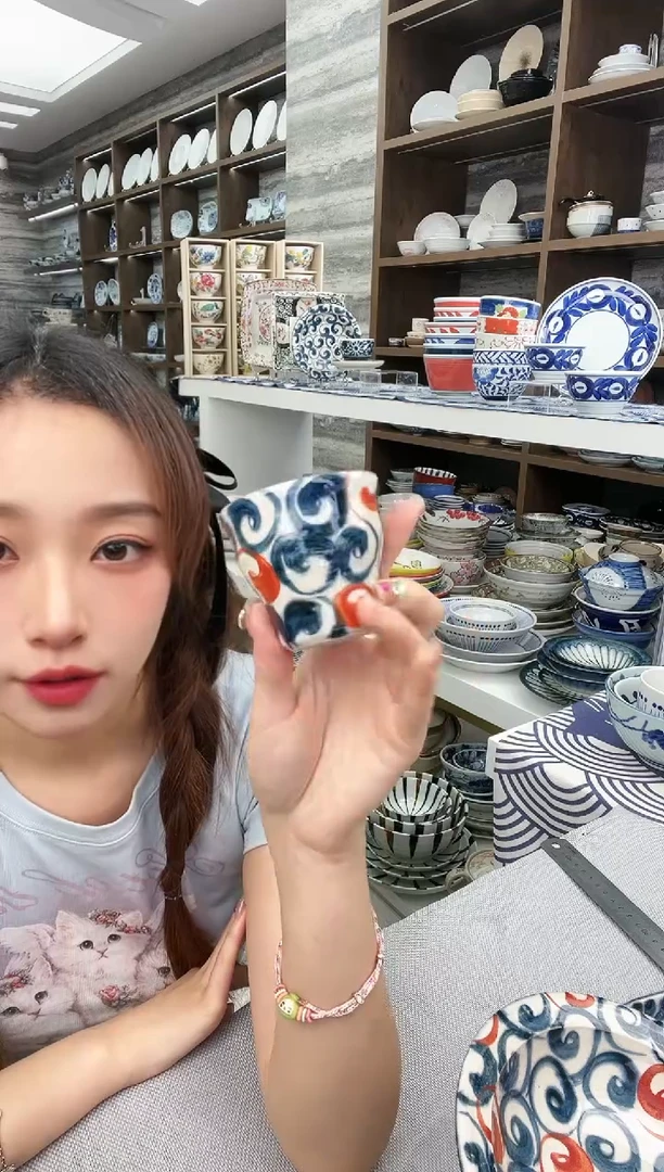 陶宗山窑白酒杯-赤绘旋涡