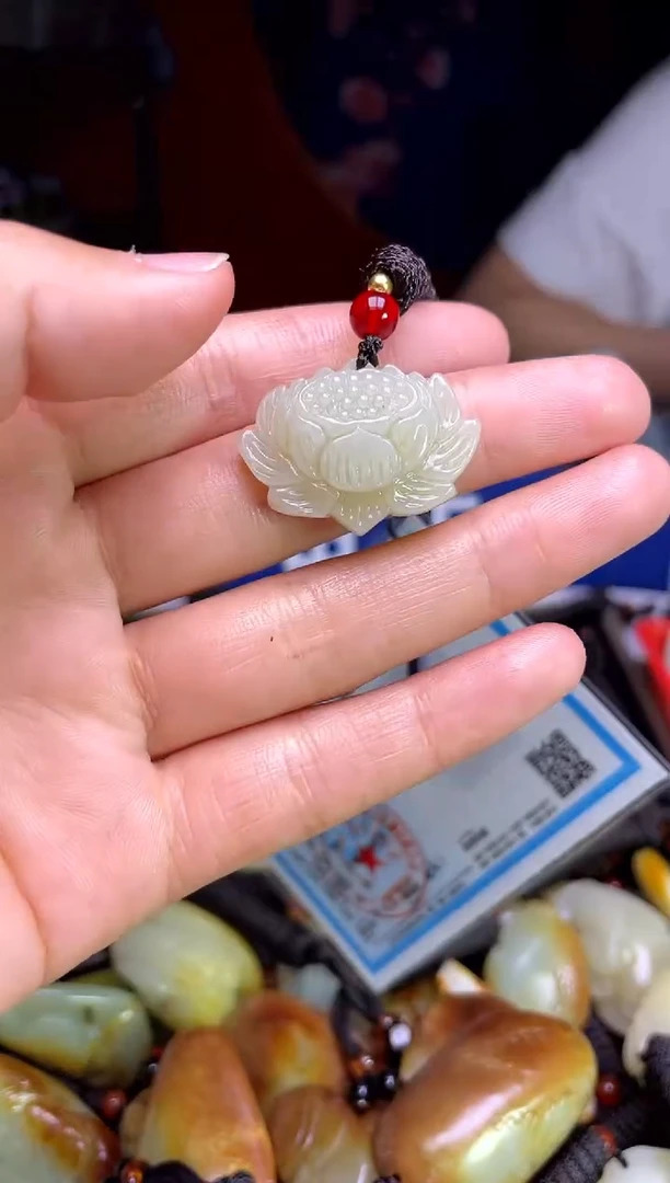 和田玉未镶嵌颈饰1