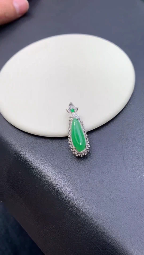 18K金镶嵌定制翡翠48小时鉴赏期 退货不扣服务费