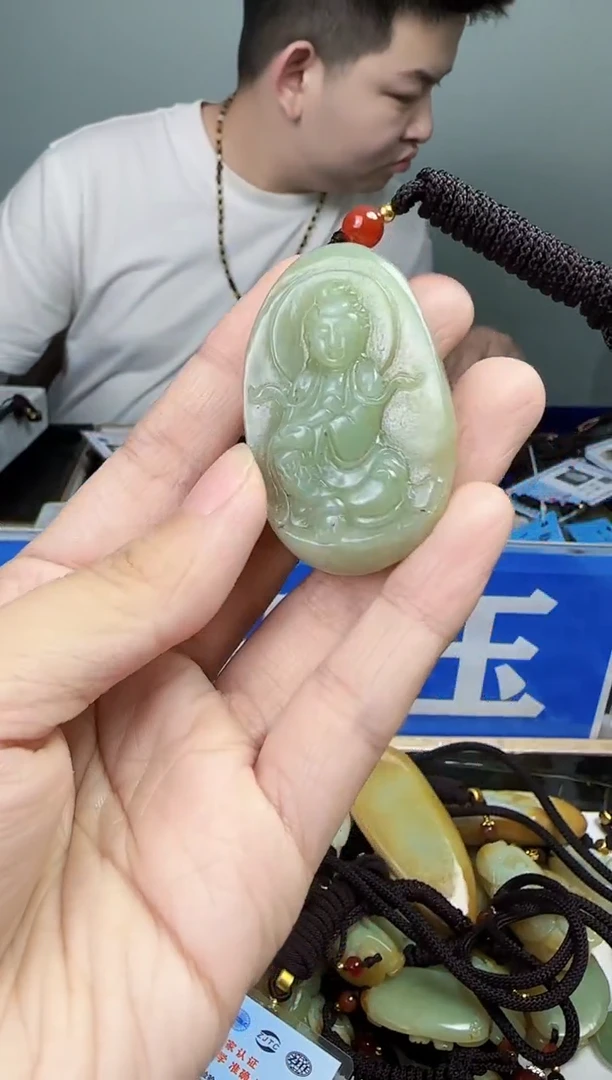 和田玉未镶嵌颈饰1