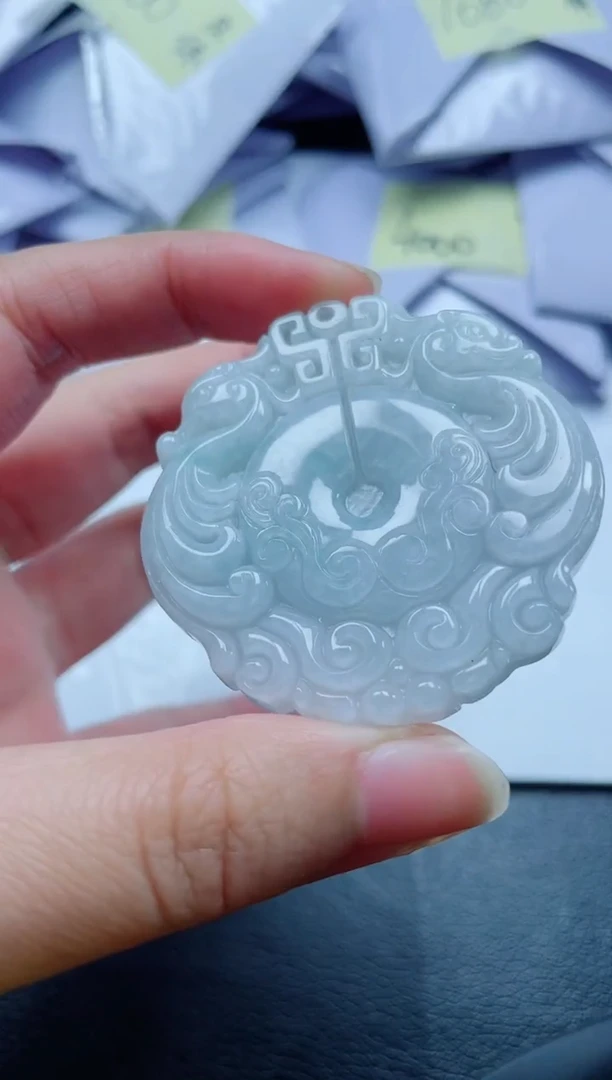 翡翠未镶嵌颈饰