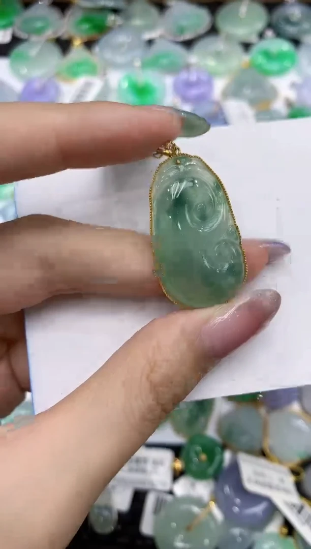 翡翠18K金镶嵌颈饰111111111111