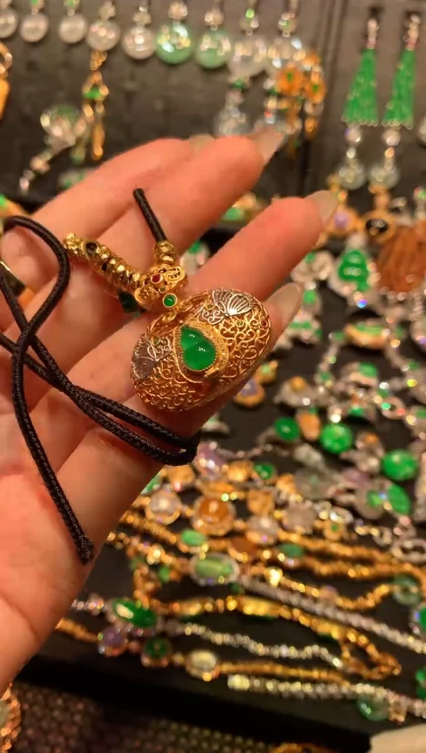 颈饰18K金镶嵌翡翠86-一套