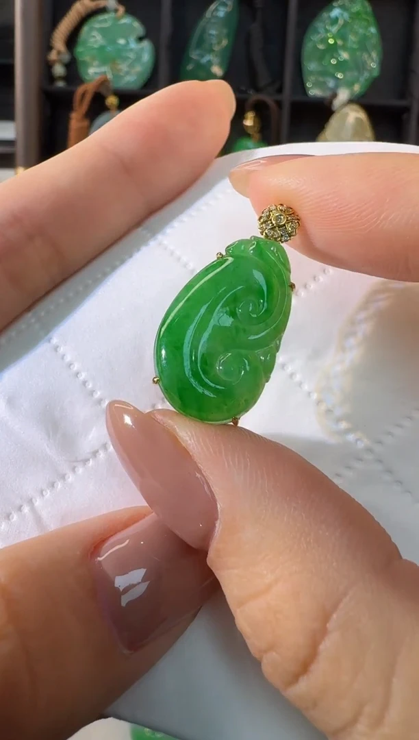 颈饰18K金镶嵌翡翠缅甸A货翡翠