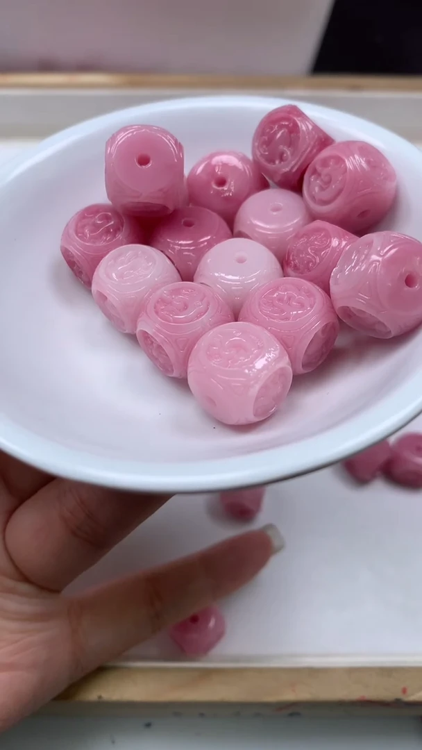 未镶嵌散珠拼合珍珠（马贝珠）A2079 女皇贝 四兽方糖12mm2个5.8元