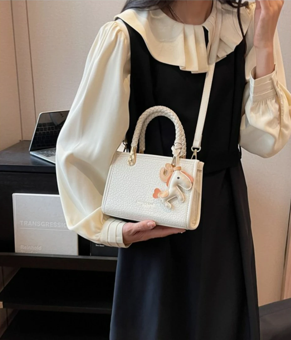 中性风通勤风耐磨单根纯色斜挎包单肩款水洗车缝线文艺风