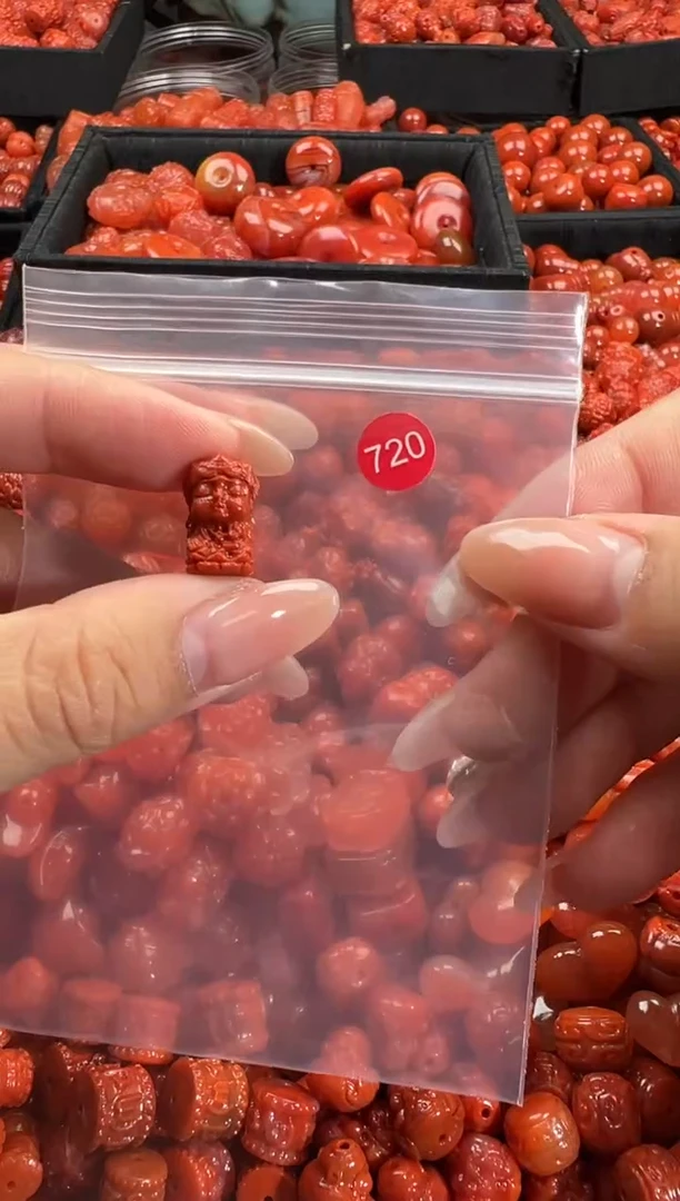 颈饰未镶嵌南红玛瑙1