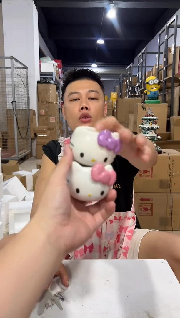 瓷片小号粉色加紫色kt猫小茶杯2件套微瑕