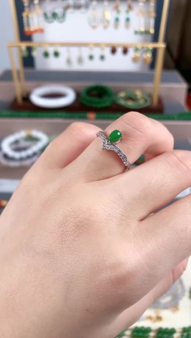 足银镶嵌戒指和田玉1