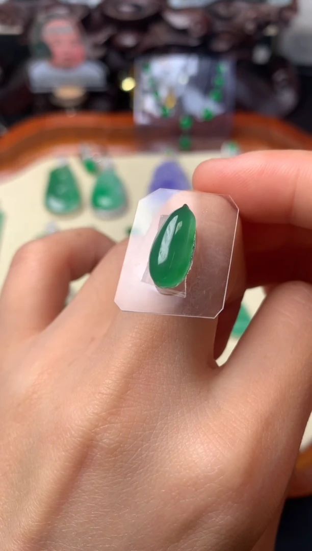 定制翡翠未镶嵌裸石（定制镶嵌）