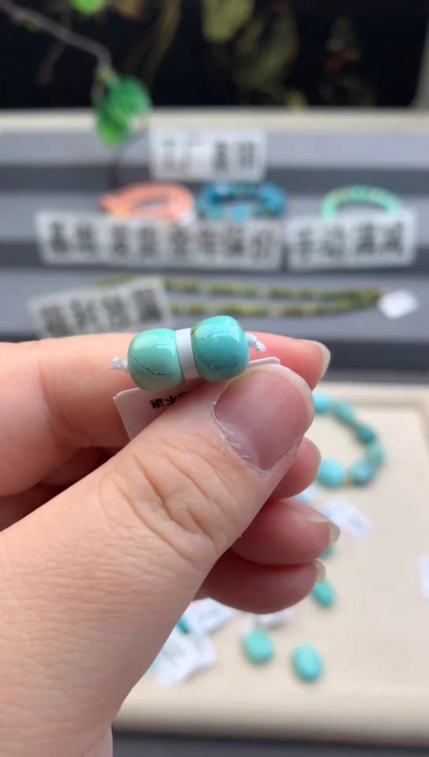 未镶嵌绿松石单珠一对Q39