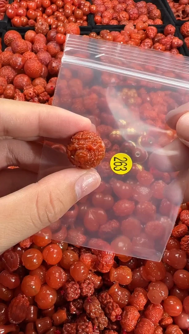 南红玛瑙未镶嵌颈饰1