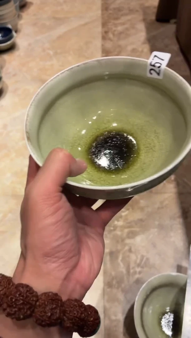 瓷片熊*呀257微瑕玻化绿心面碗1个