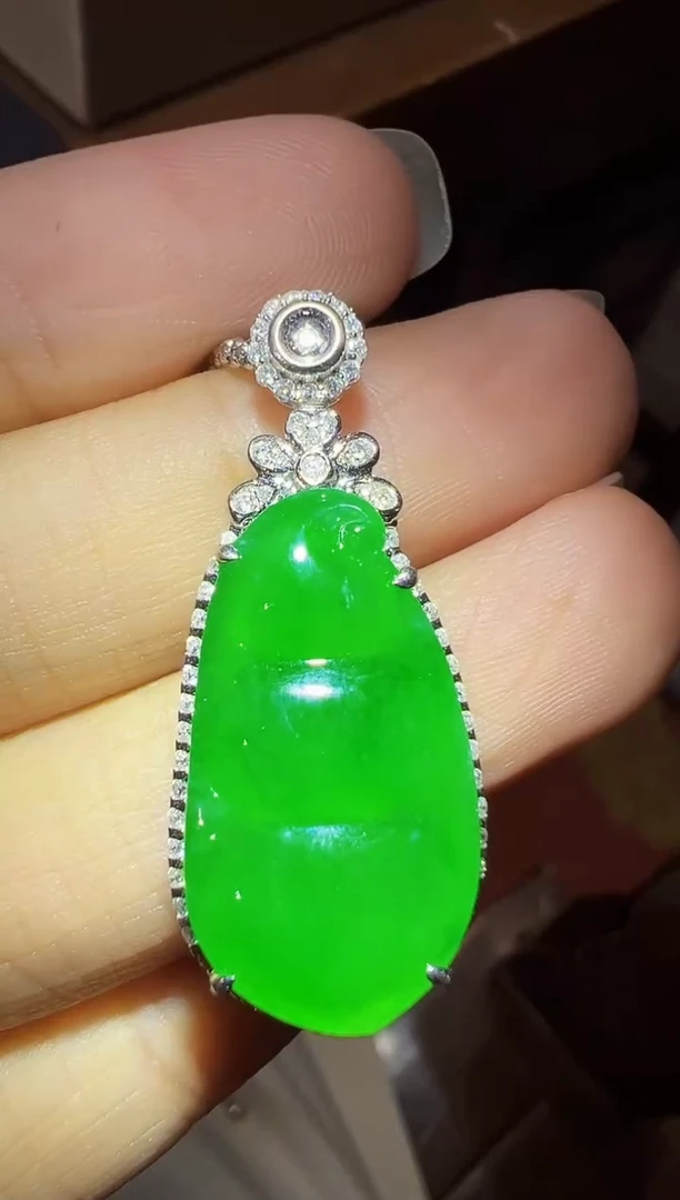 吊坠(不含链)18K金镶嵌翡翠豆子