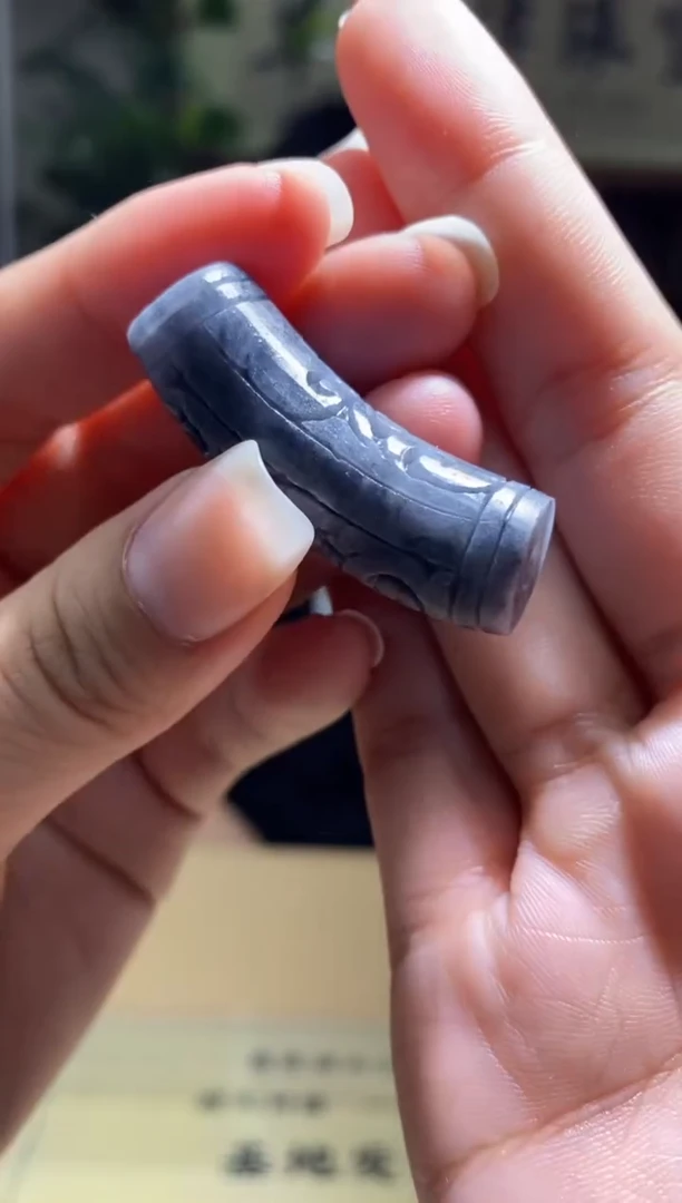 定制翡翠未镶嵌弯管