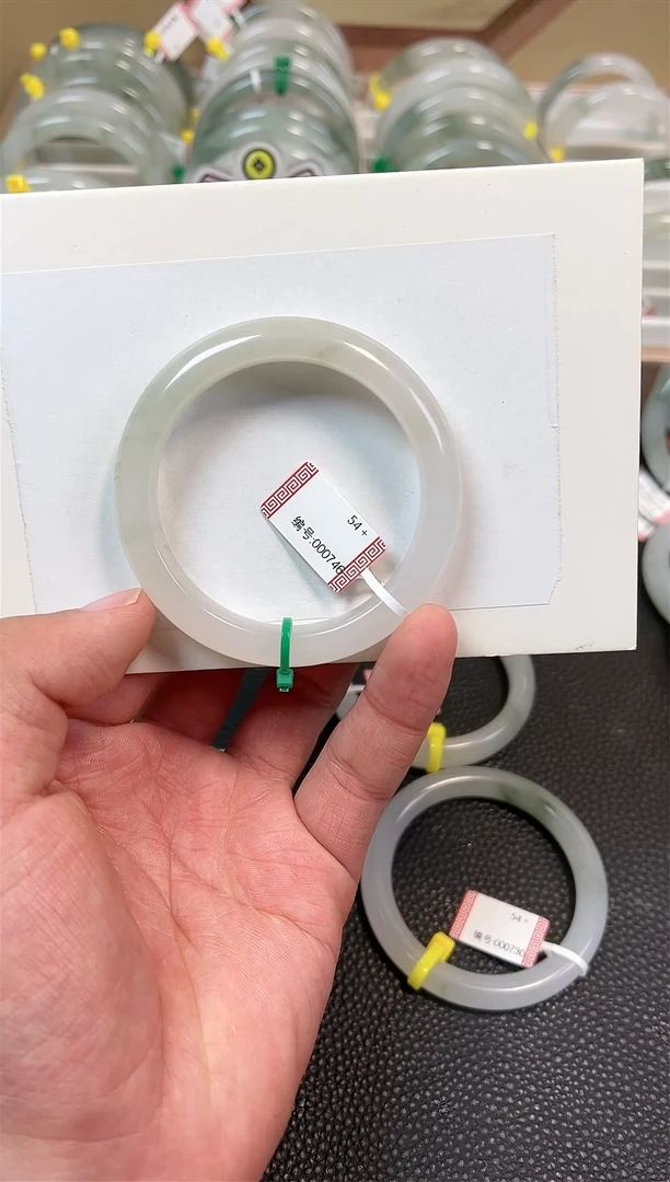 【闪购商品】石英质玉手镯未镶嵌746