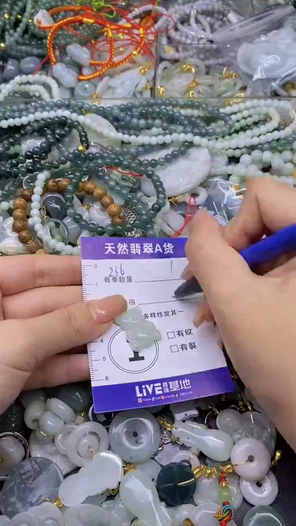 翡翠未镶嵌颈饰天然翡翠A货吊坠批量多样性发其一