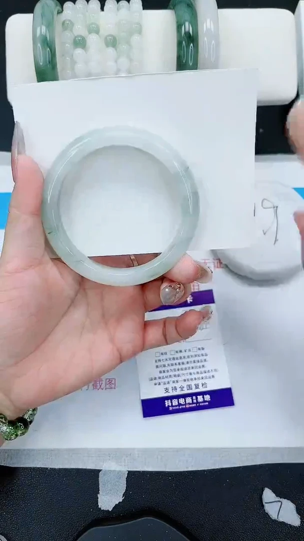 【闪购商品】石英质玉手镯未镶嵌75号/60-61圈