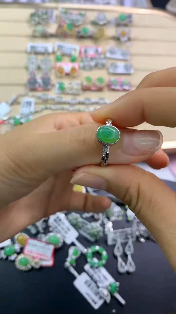 翡翠戒指银S925镶嵌翡翠 蛋面 银S925镶嵌