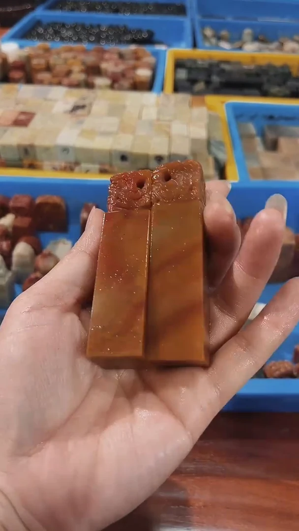 老挝石凯*阁瑕疵不规则章带雕钮