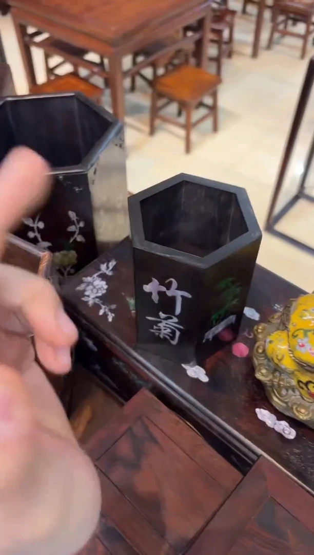 小叶紫檀六边形笔筒