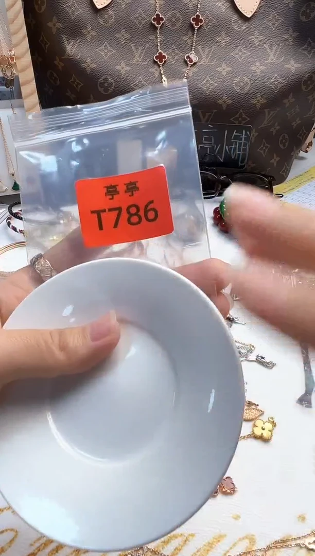 瓷片彧贤聚宝阁彧贤聚宝阁