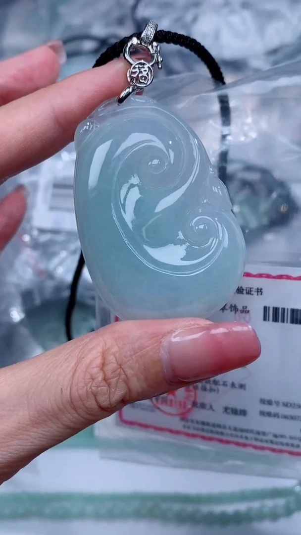 翡翠未镶嵌颈饰吊坠