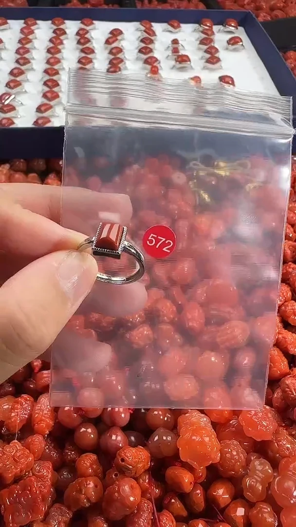 颈饰未镶嵌南红玛瑙1