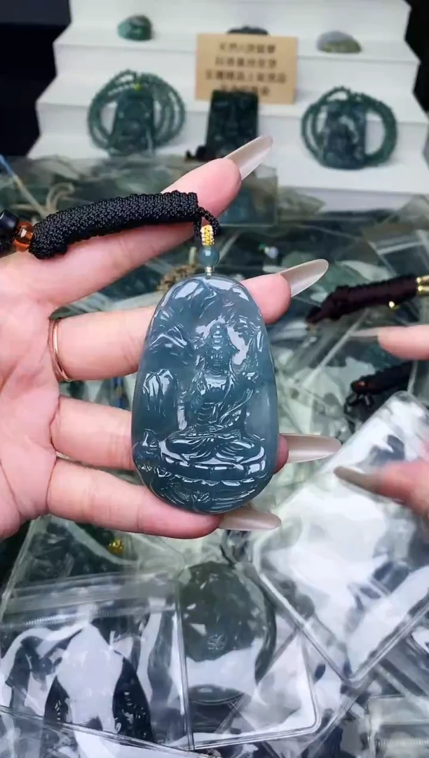 颈饰未镶嵌翡翠