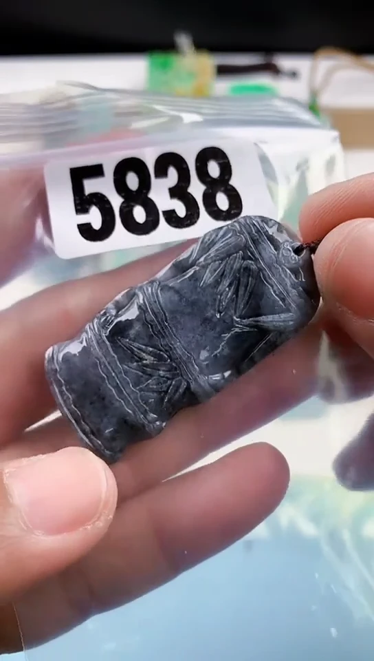 【闪购商品】翡翠挂件未镶嵌天然翡翠吊坠挂件