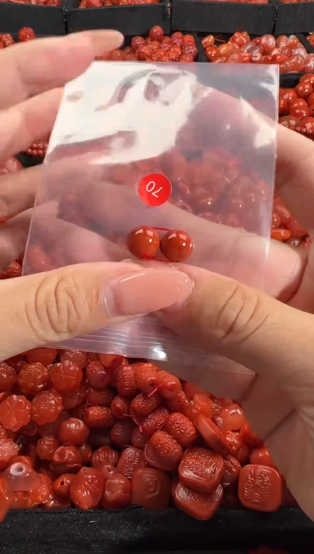 南红玛瑙未镶嵌颈饰1