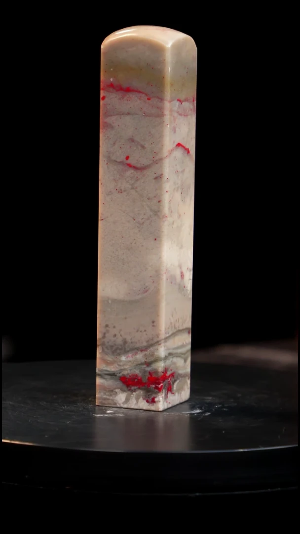 昌化石牛角冻鸡血石