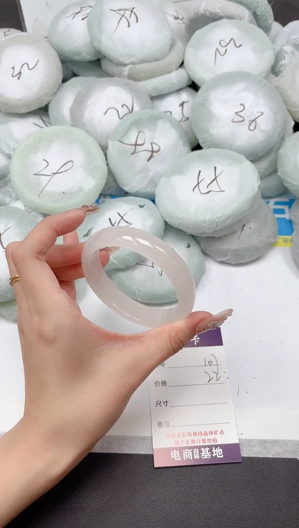 未镶嵌手镯石英质玉107-56.8