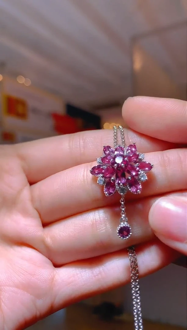 银S925镶嵌颈饰石榴石吊坠