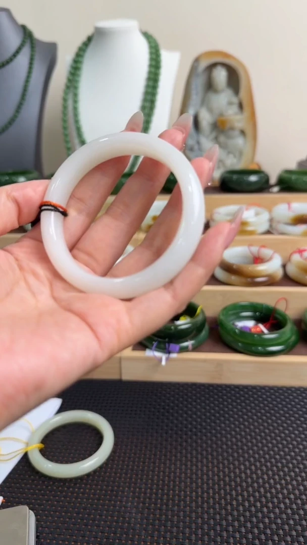 颈饰未镶嵌和田玉手镯58