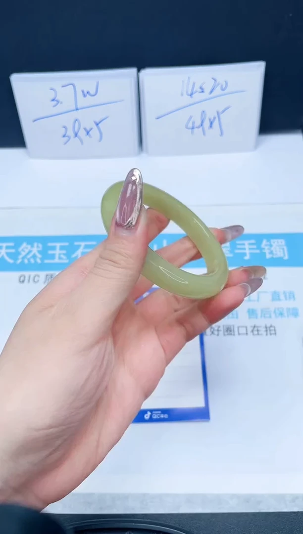【闪购商品】石英质玉手镯未镶嵌399-55
