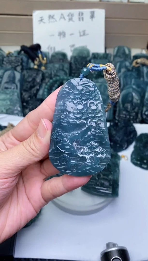颈饰未镶嵌翡翠