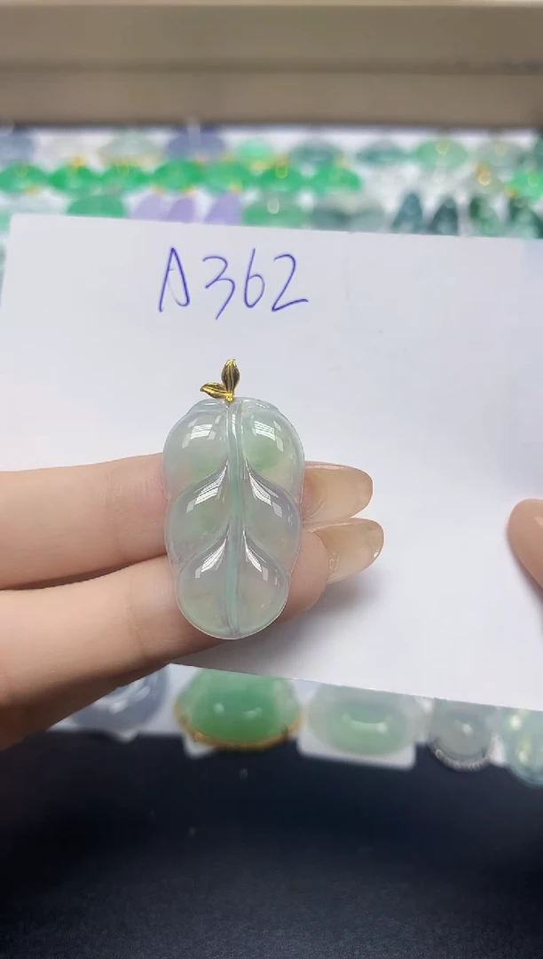 颈饰18K金镶嵌翡翠天然缅甸翡翠A货翡翠百元以上9元证书费自理