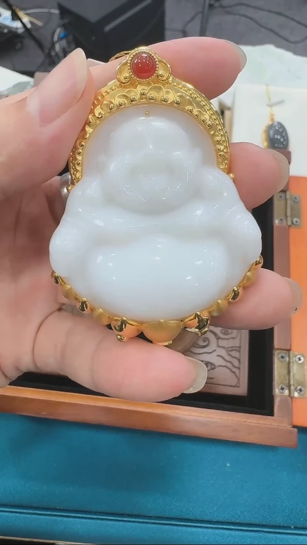 和田玉足金镶嵌颈饰佛公配绳