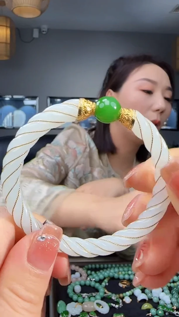 未镶嵌手镯和田玉彩****455圈口