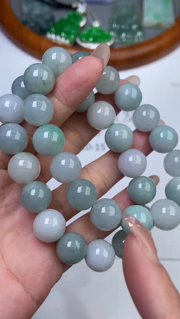 翡翠挂件未镶嵌299867     /多样性发一件