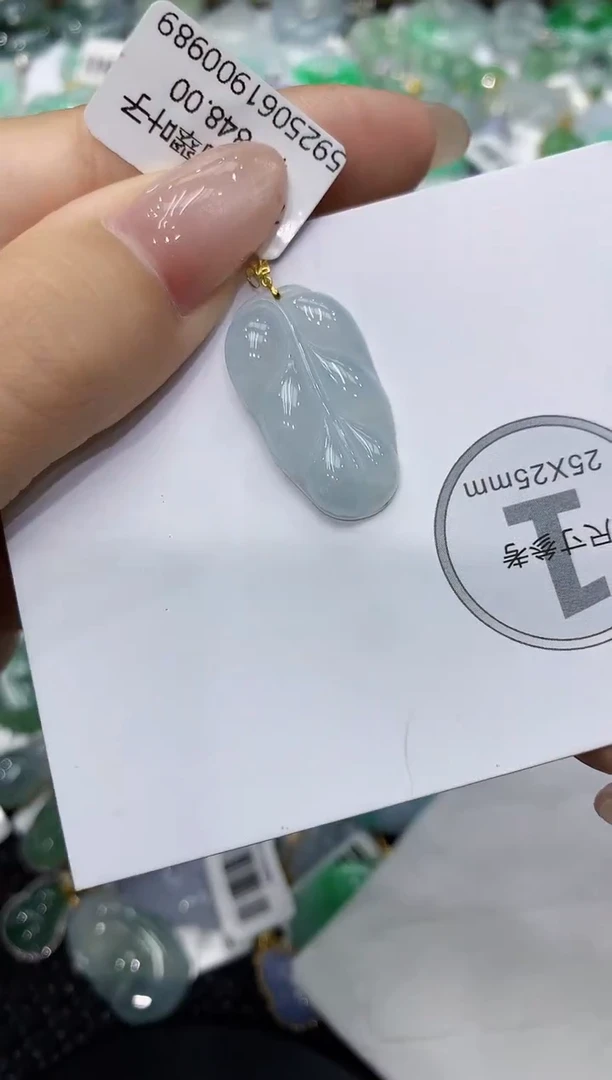 翡翠18K金镶嵌颈饰111111111111