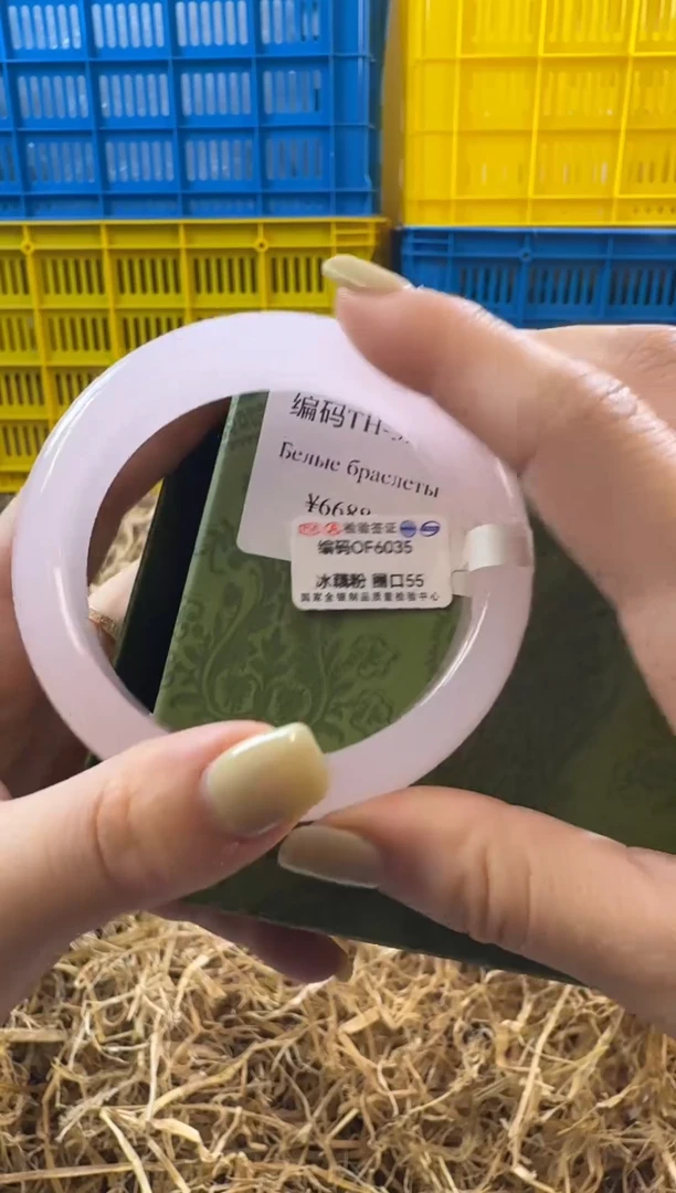 未镶嵌手镯石英质玉手镯