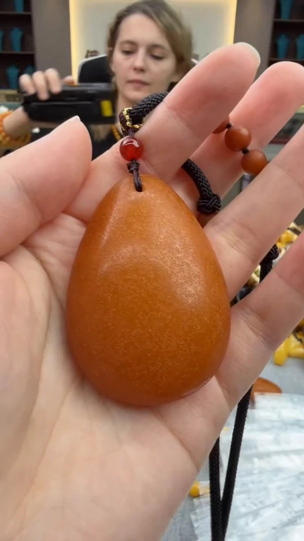 琥珀颈饰未镶嵌125秒拍号 假一罚三